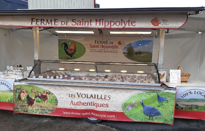 stand-marche-volailles-ferme-saint-hippolyte